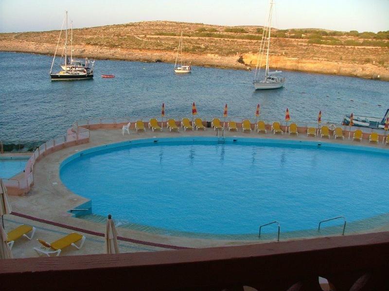 Comino Hotel Экстерьер фото